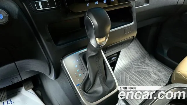 Hyundai Staria 2023 — фото 9