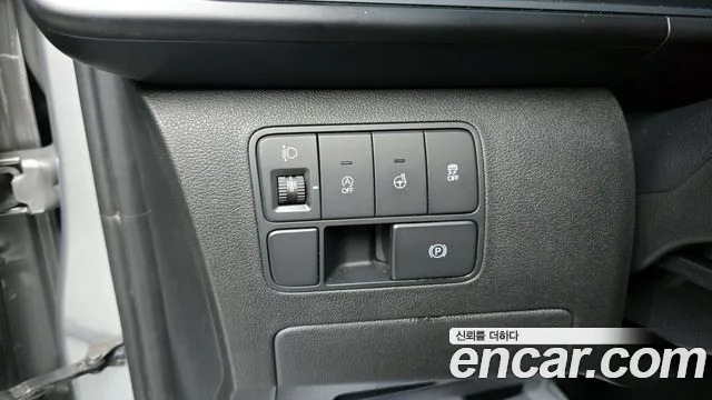 Hyundai Staria 2023 — фото 14