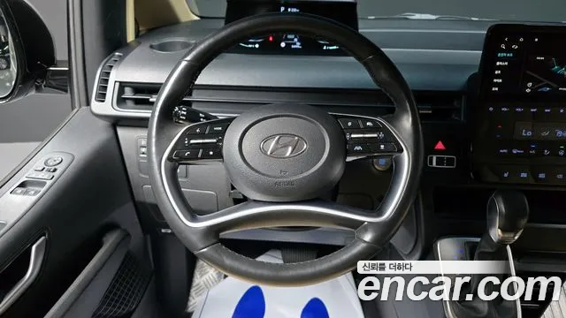 Hyundai Staria 2023 — фото 15