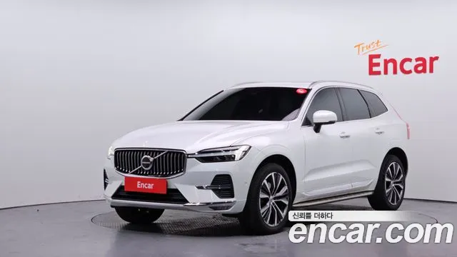 Volvo XC60 2022 — фото 1