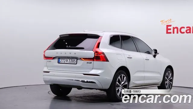 Volvo XC60 2022 — фото 2