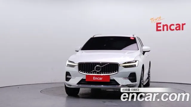 Volvo XC60 2022 — фото 3