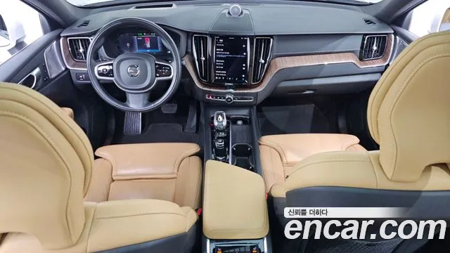 Volvo XC60 2022 — фото 10