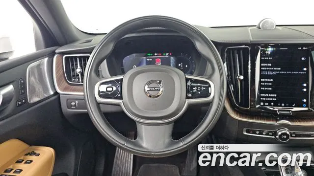 Volvo XC60 2022 — фото 20
