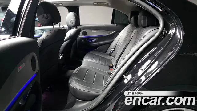 Mercedes-Benz E-Class 2017 — фото 12