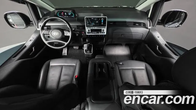 Hyundai Staria 2025 — фото 10