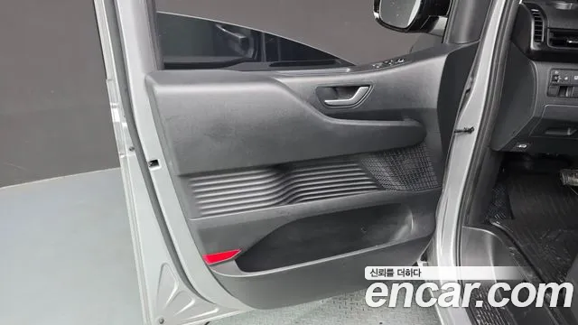 Hyundai Staria 2025 — фото 14