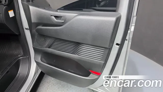 Hyundai Staria 2025 — фото 15