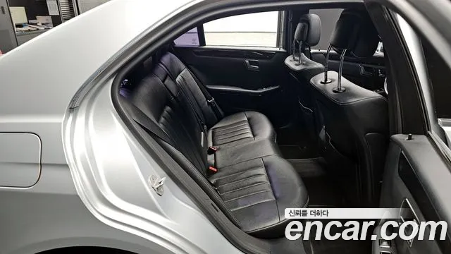 Mercedes-Benz E-Class 2016 — фото 11