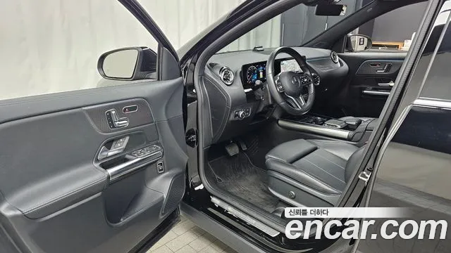 Mercedes-Benz GLA-Class 2021 — фото 13