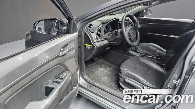 Hyundai AVANTE 2017 — фото 10