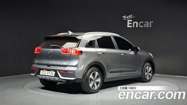 Kia Niro 2017 — фото 2