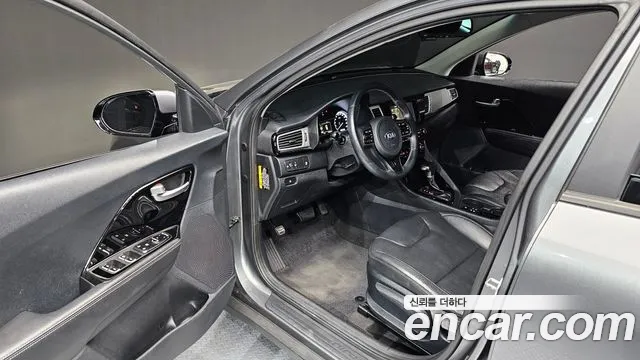 Kia Niro 2017 — фото 13