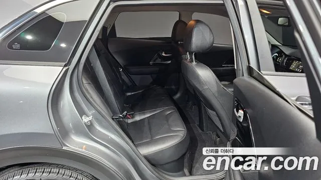 Kia Niro 2017 — фото 17