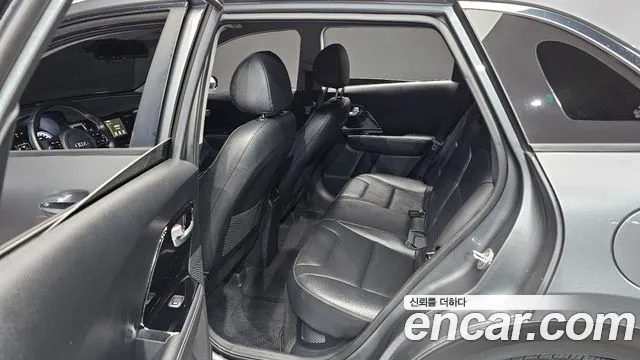Kia Niro 2017 — фото 18
