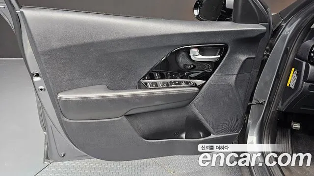 Kia Niro 2017 — фото 14