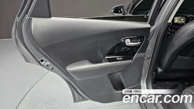 Kia Niro 2017 — фото 15