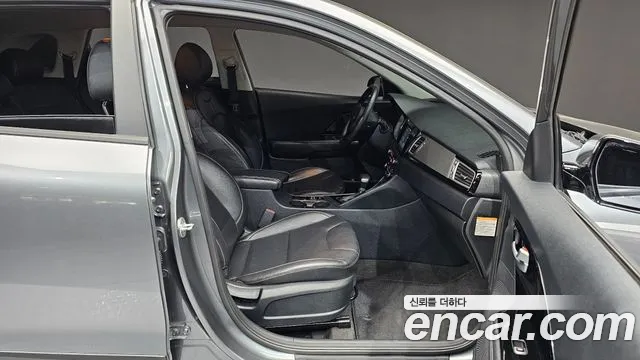 Kia Niro 2017 — фото 16