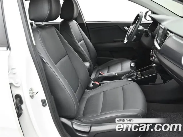 Kia Stonic 2018 — фото 10