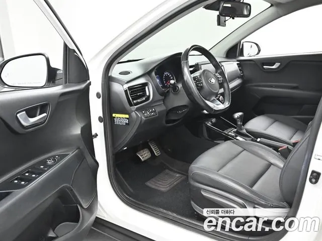 Kia Stonic 2018 — фото 11