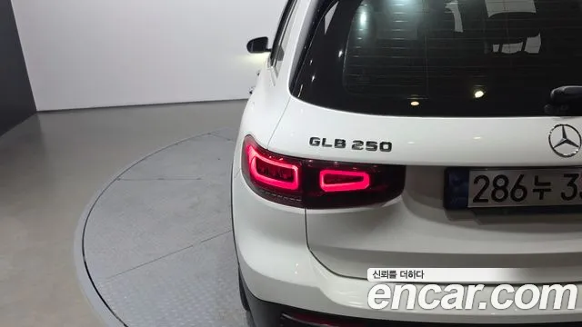 Mercedes-Benz GLB-Class 2021 — фото 9
