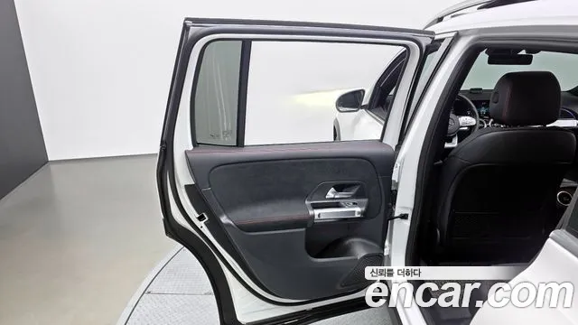Mercedes-Benz GLB-Class 2021 — фото 15