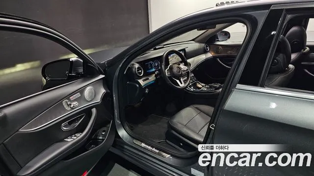 Mercedes-Benz E-Class 2019 — фото 10