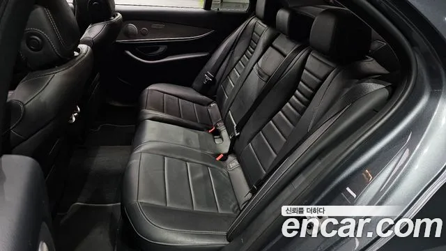 Mercedes-Benz E-Class 2019 — фото 11