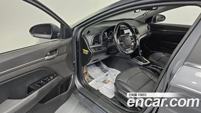 Hyundai AVANTE 2017 — фото 10