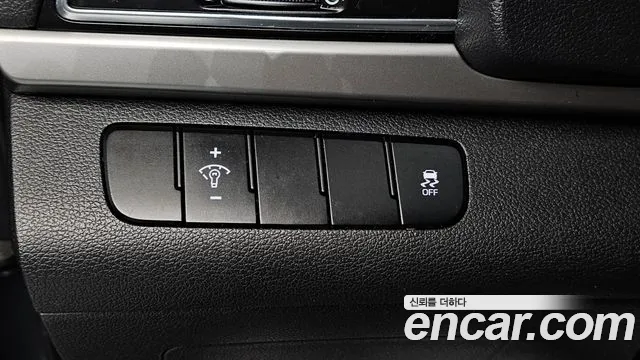 Hyundai AVANTE 2017 — фото 14