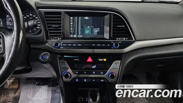 Hyundai AVANTE 2017 — фото 17