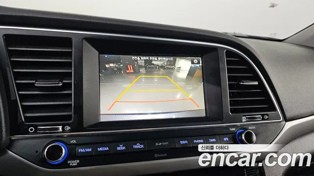 Hyundai AVANTE 2017 — фото 18