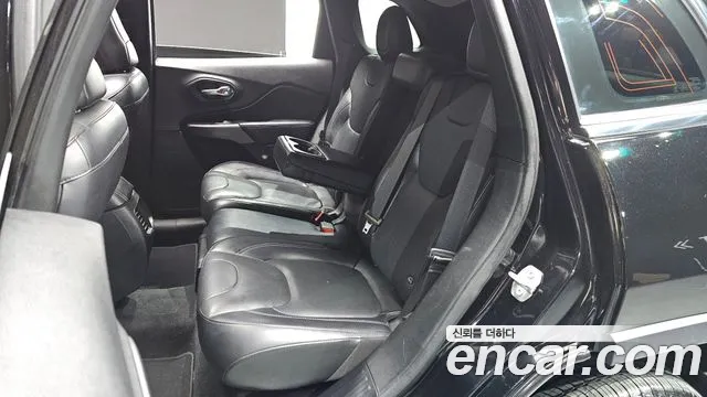 Jeep Cherokee 2019 — фото 13