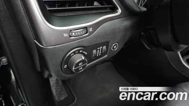 Jeep Cherokee 2019 — фото 16