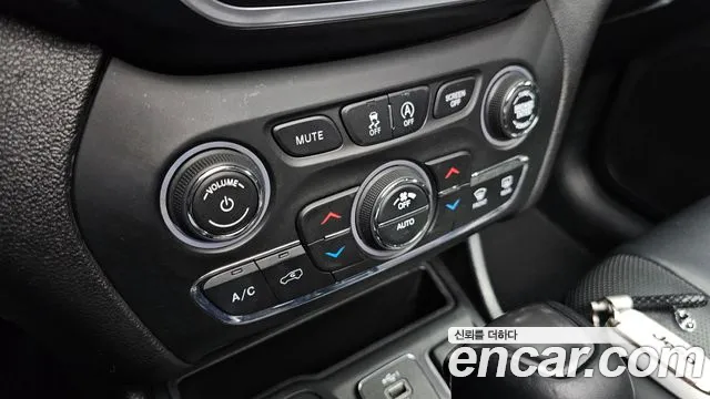 Jeep Cherokee 2019 — фото 17
