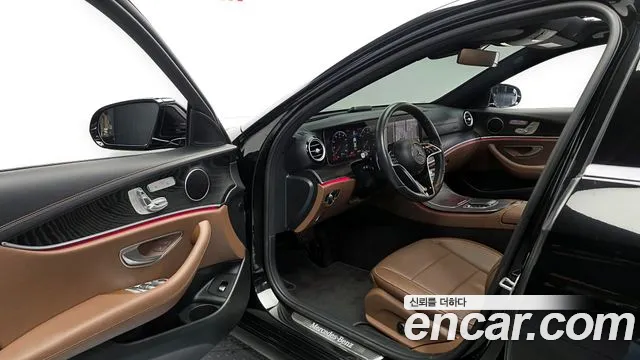 Mercedes-Benz E-Class 2023 — фото 13