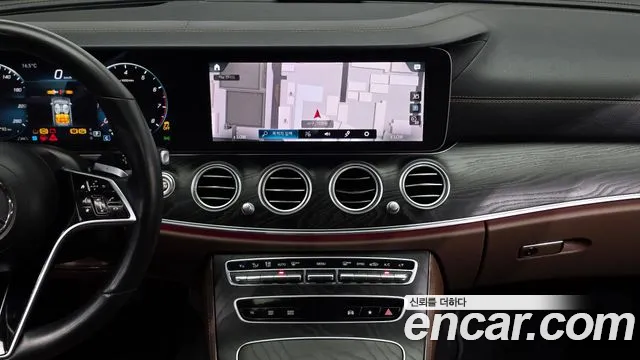 Mercedes-Benz E-Class 2023 — фото 20