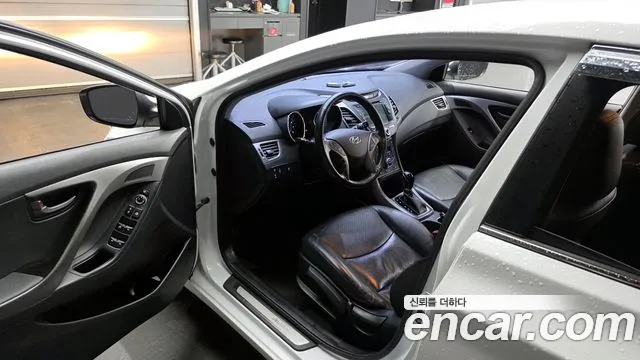 Hyundai AVANTE 2016 — фото 10