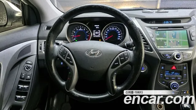 Hyundai AVANTE 2016 — фото 12