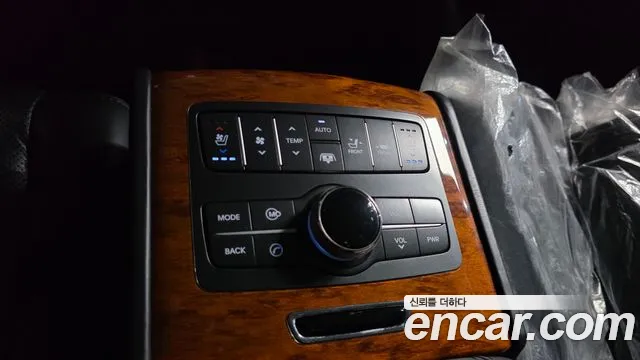 Hyundai Equus 2011 — фото 19