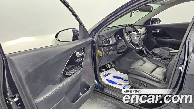 Kia Niro 2018 — фото 13