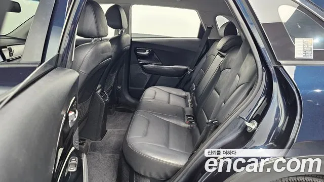 Kia Niro 2018 — фото 17