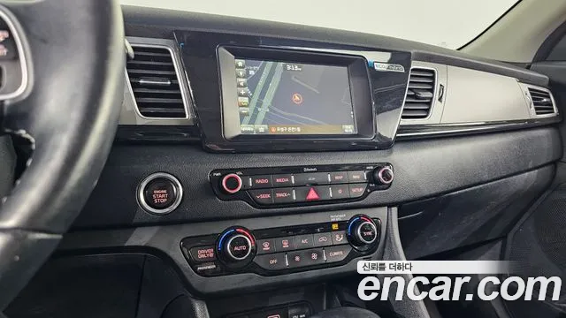 Kia Niro 2018 — фото 19