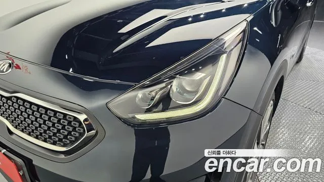 Kia Niro 2018 — фото 8