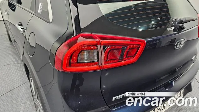 Kia Niro 2018 — фото 9