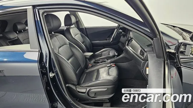 Kia Niro 2018 — фото 16