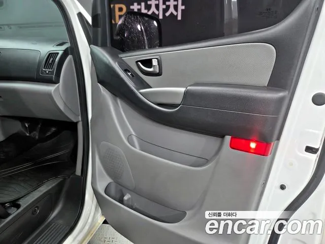 Hyundai Starex 2016 — фото 14