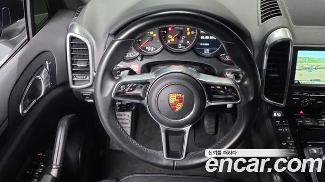Porsche Cayenne 2015 — фото 18