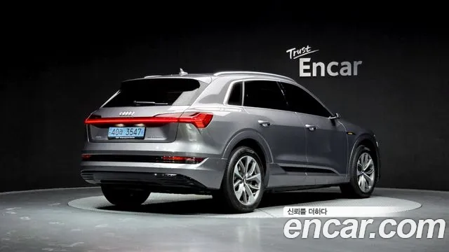 Audi e-tron 2020 — фото 2