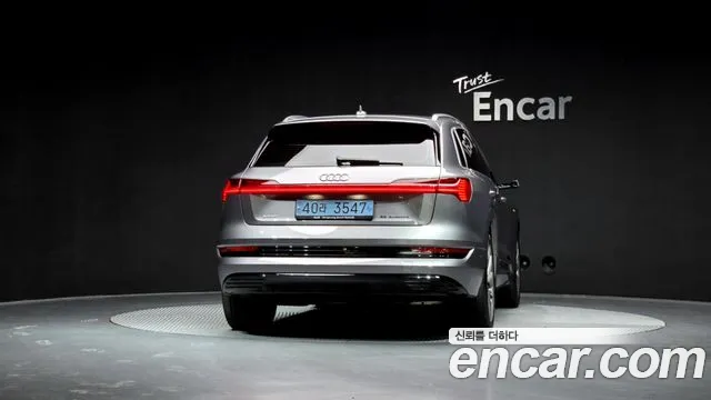 Audi e-tron 2020 — фото 4
